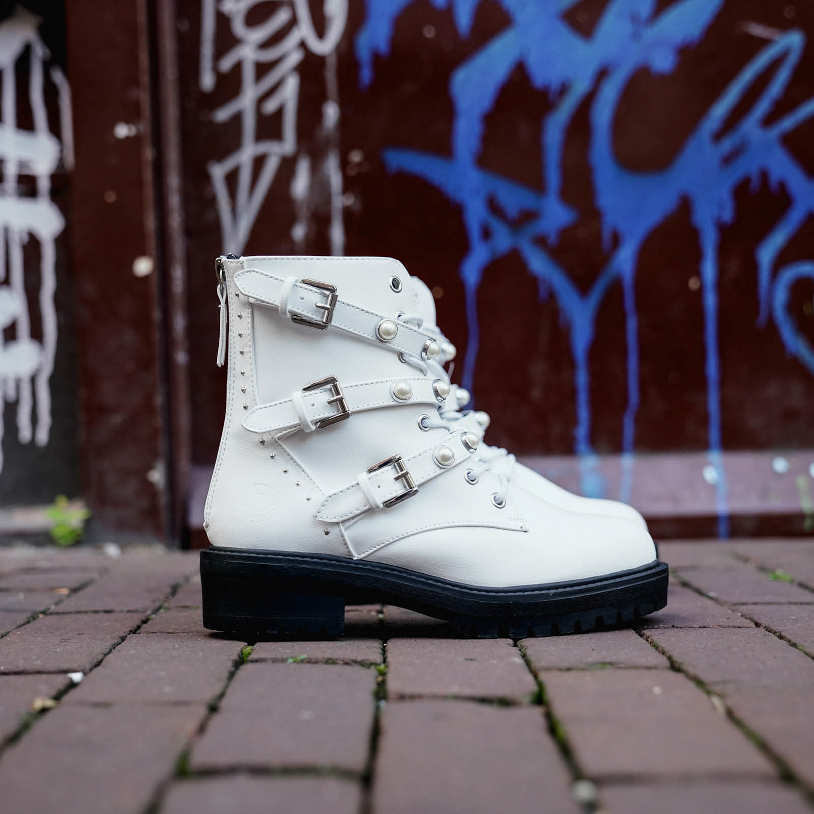 Bullboxer Biker Boots White with Pearls 031500F6S_WHITTD