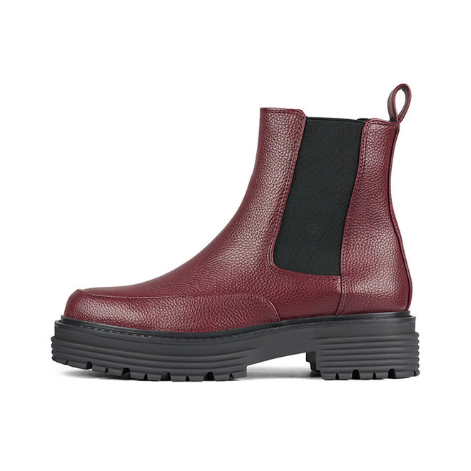 chelsea boots with red sole