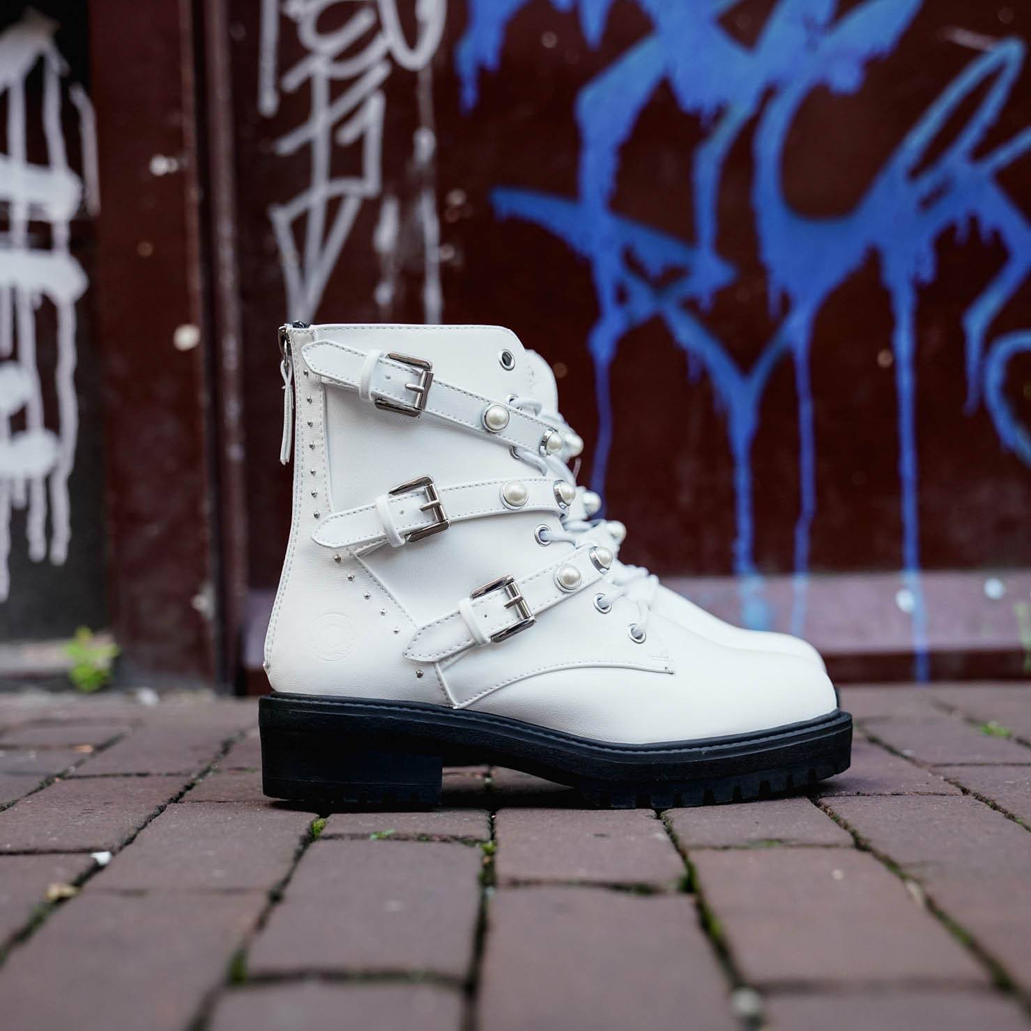 bullboxer belton cap toe boot