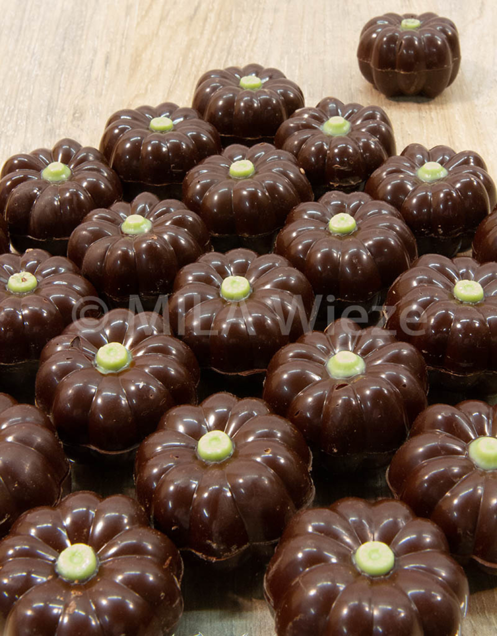 Pompoentjes assorti vullingen , praliné en caramel