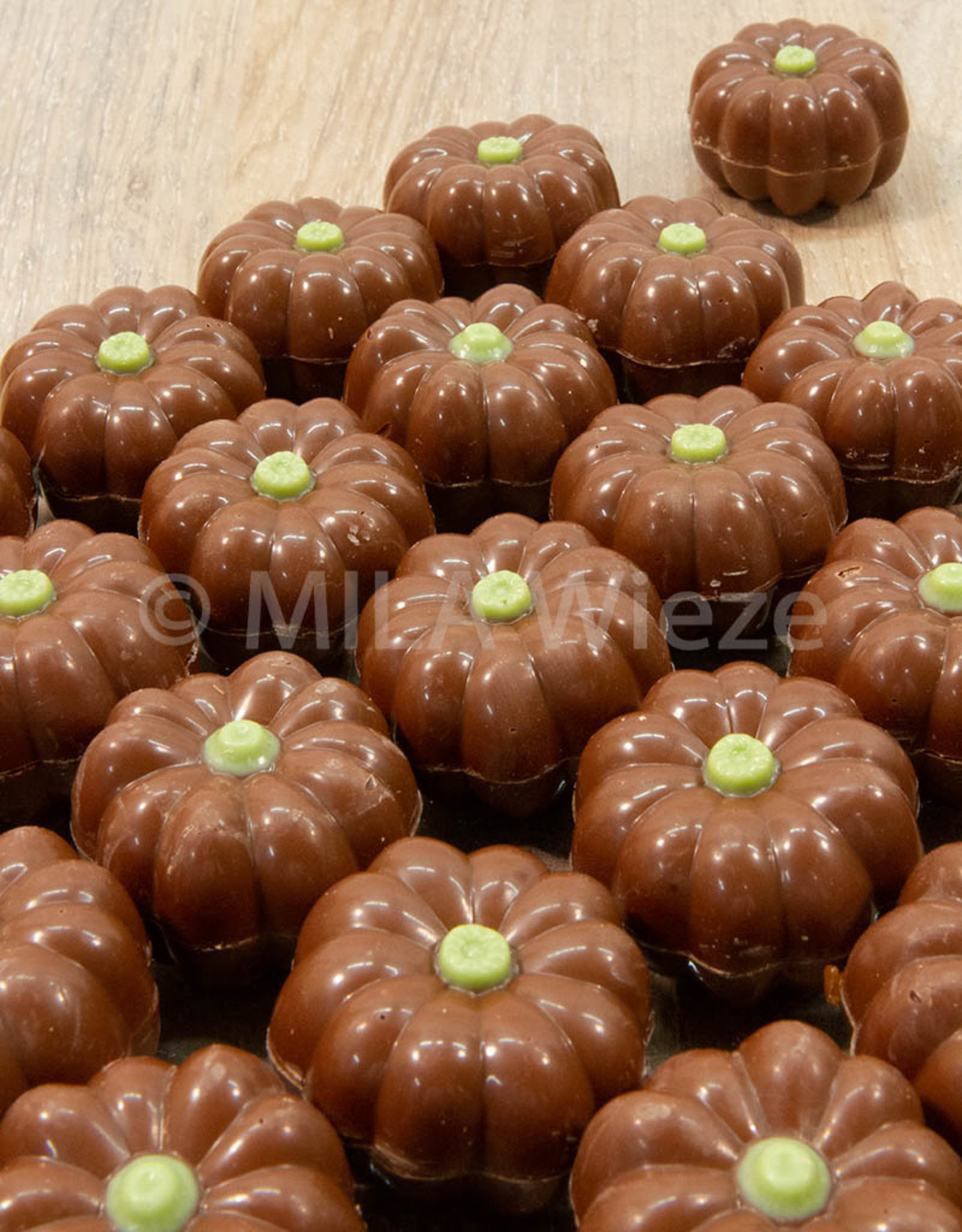 Pompoentjes assorti vullingen , praliné en caramel