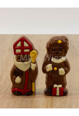 Lachend Sintje met boek of Pietje met cadeautje deco  - 35 gr - 10,5 cm - melkchocolade