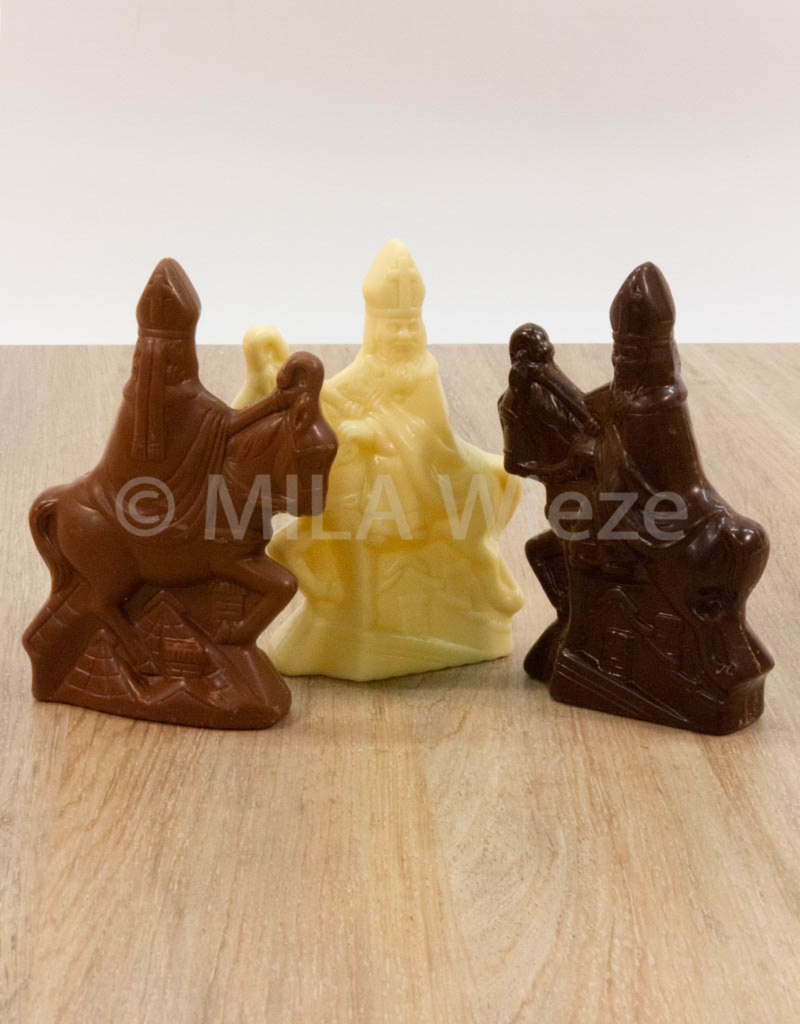 Sint te paard - 100 gr - 14,5 cm - melk-, witte en fondant chocolade
