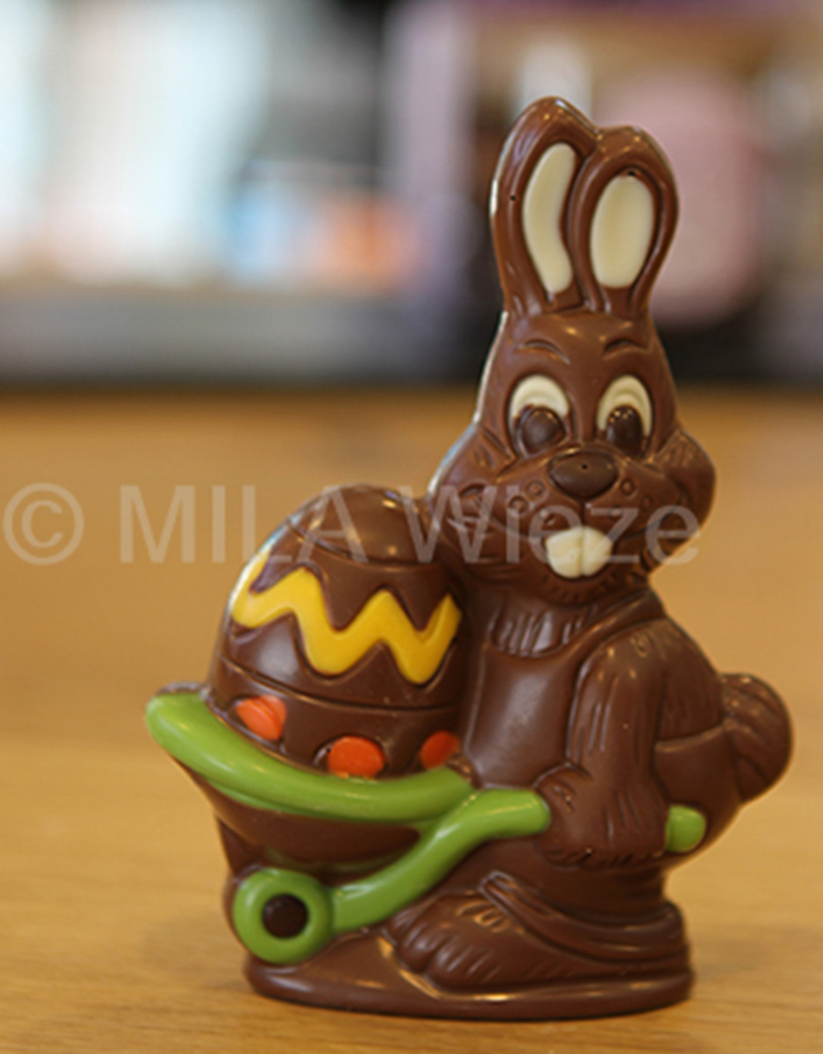 Haas met kruiwagen - deco - 200 gr