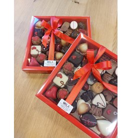 Doorkijk luxe doos valentijnspralines