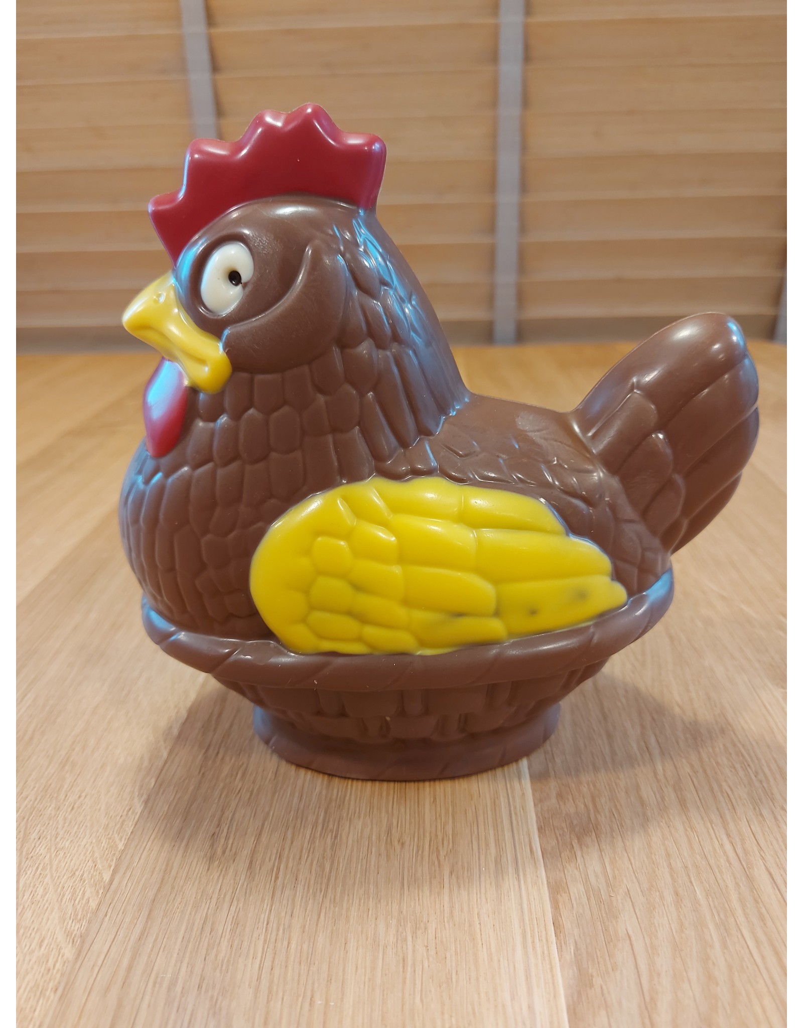 kip op mand melk chocolade ingekleurd - 20 cm py
