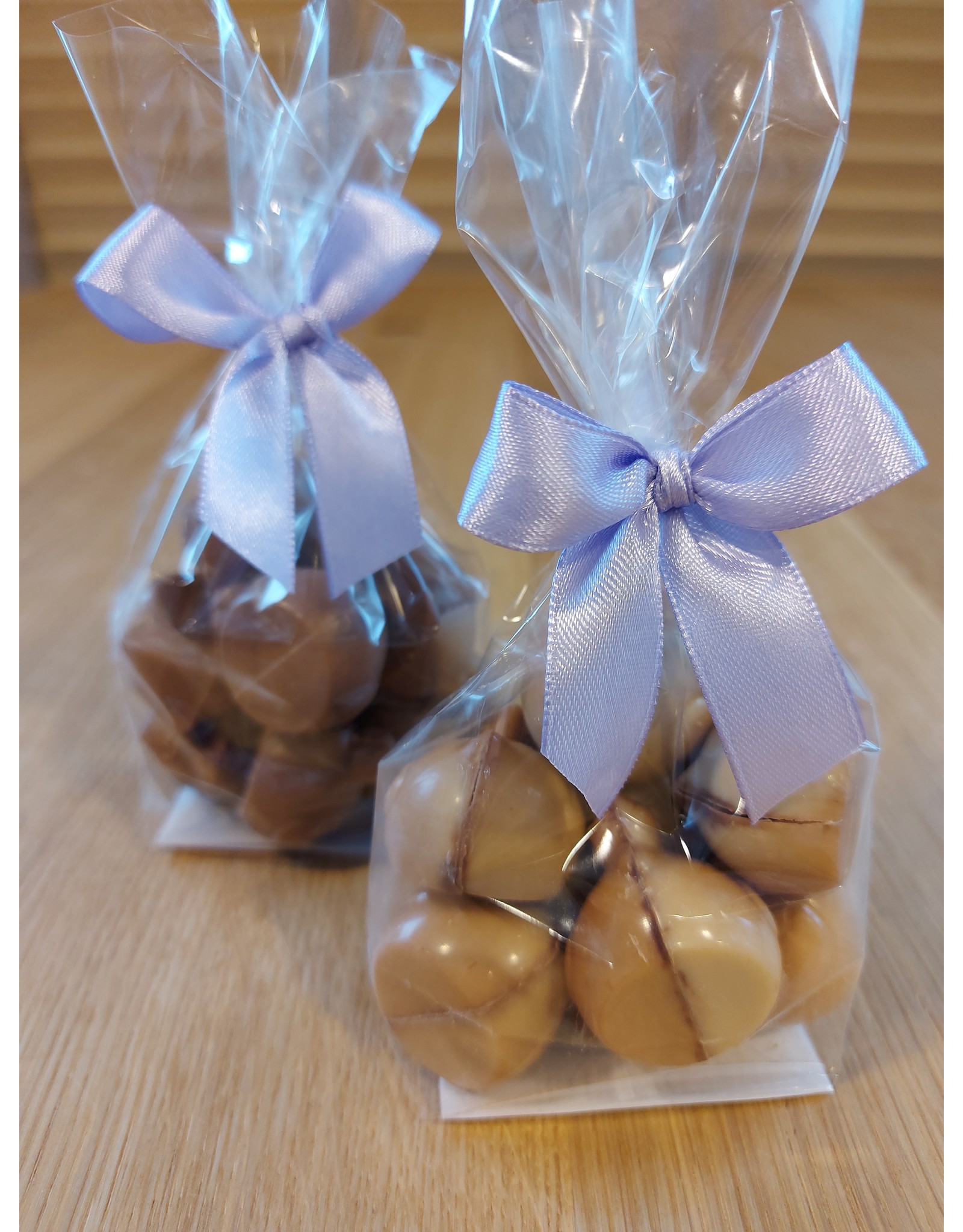 Paaspraline - moeder kip 8 stuks