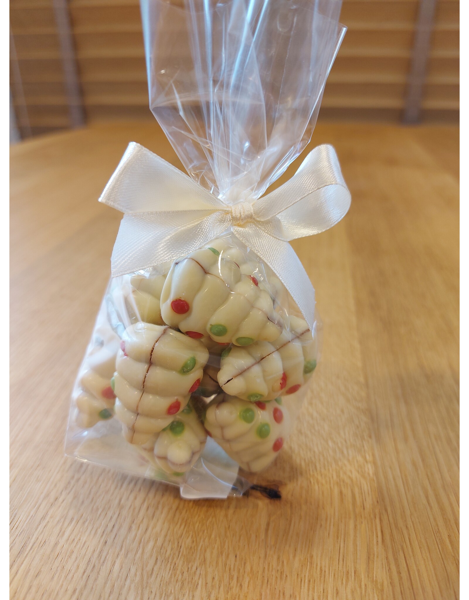 Kerstboom praliné (melk, wit en fondant) - 9 stuks in mica met kerstlabel
