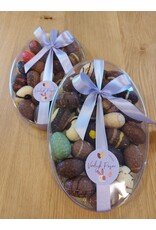 Ovale mica doos met eitjes gevuld