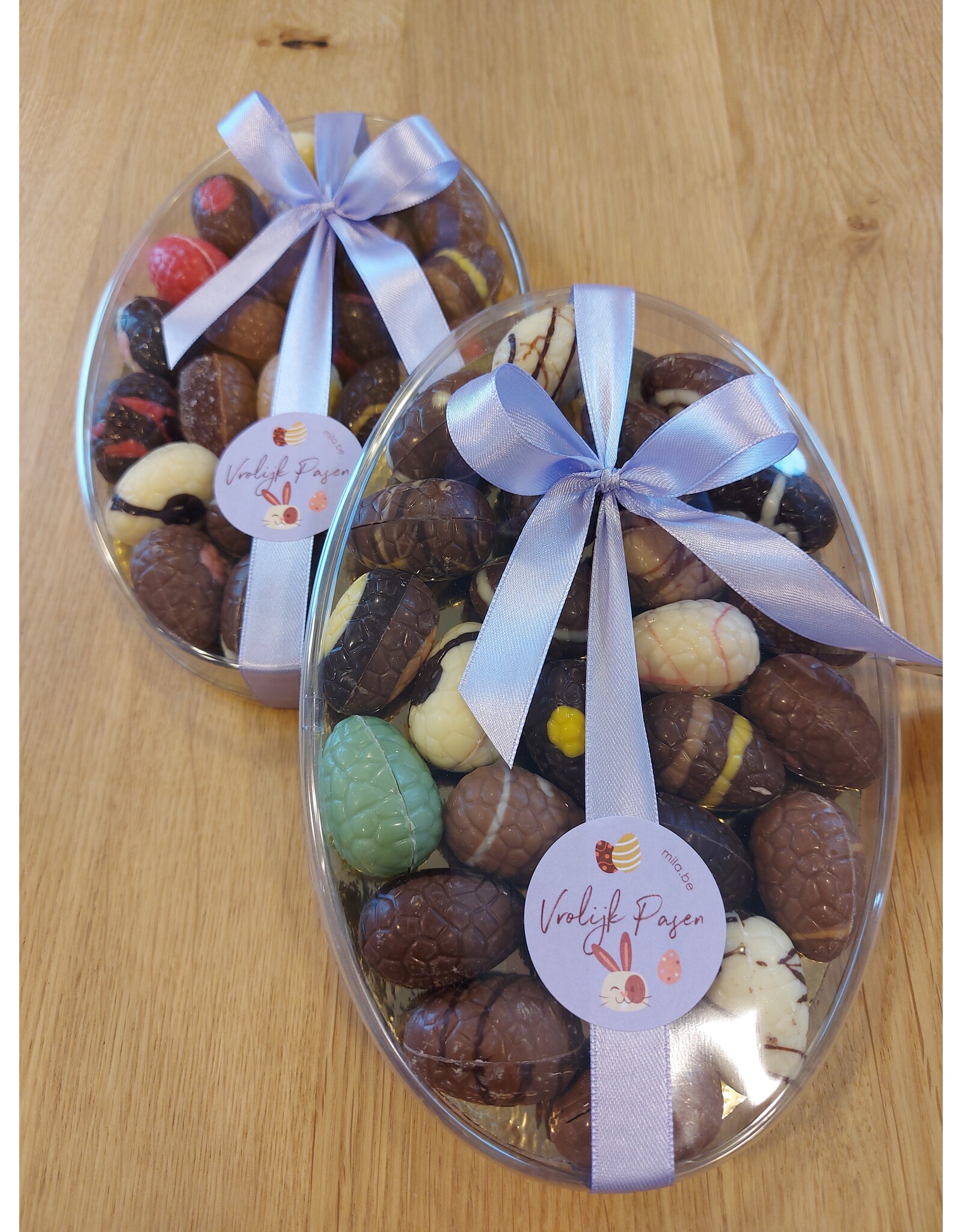 Ovale mica doos met eitjes gevuld