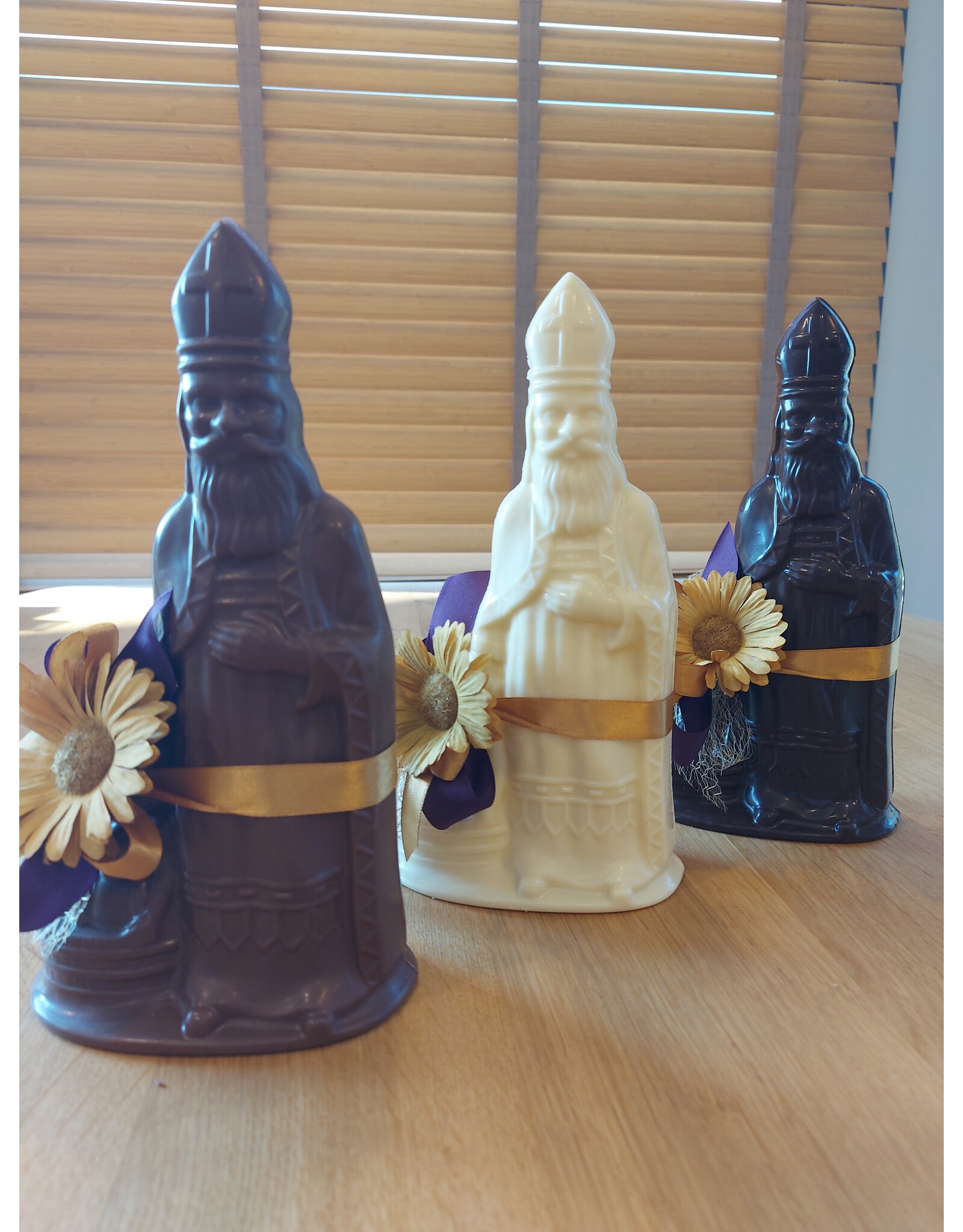 Sint - 250 gr - 25 cm - melk-, witte en fondant chocolade - luxe versiering