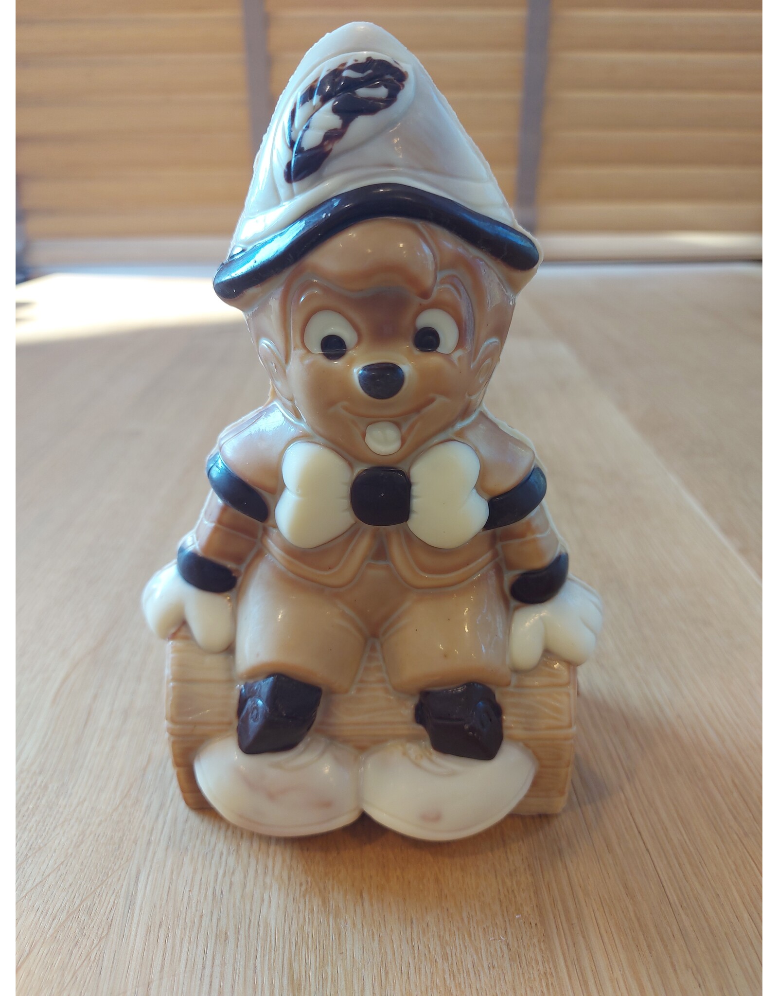 Pinokio marbré melk chocolade 18 cm verpakt in mica met strik