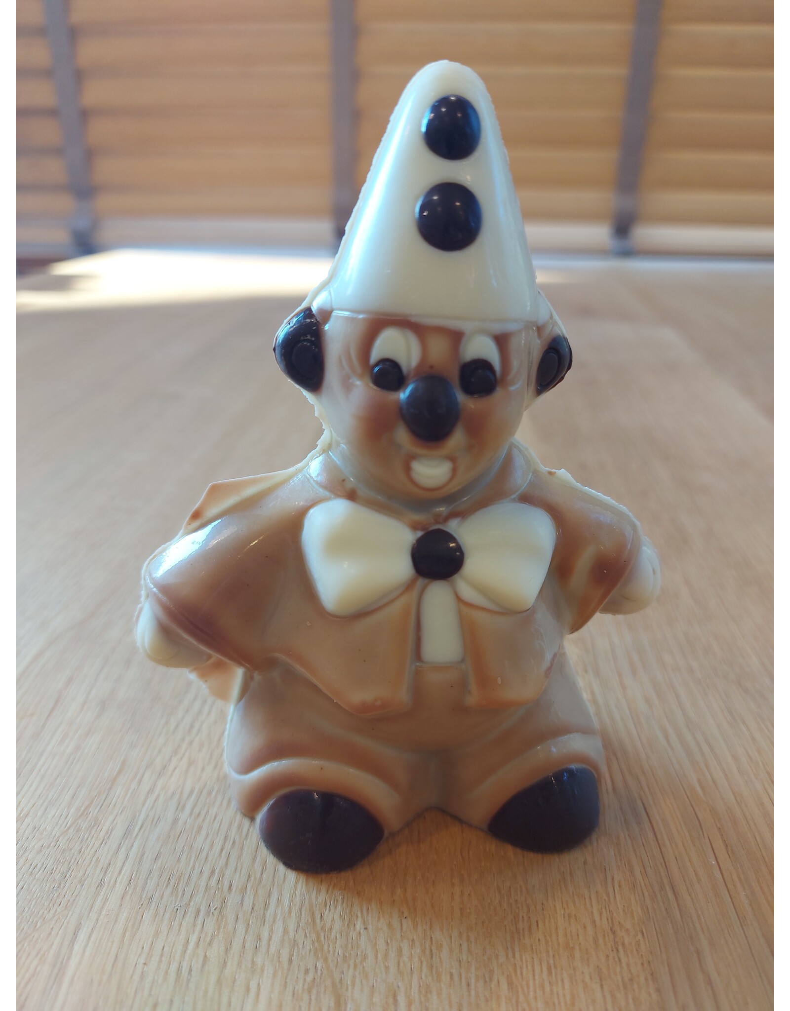 Pierrot  marbré melk chocolade 14 cm verpakt in mica met strik