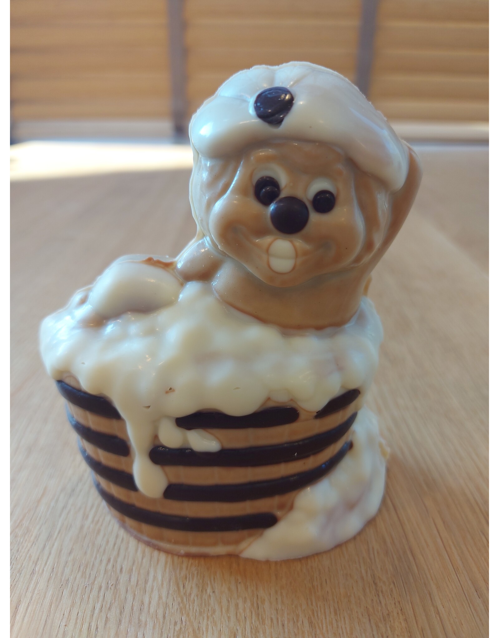 Piet in bad -  marbré melk chocolade 15 cm verpakt in mica met strik