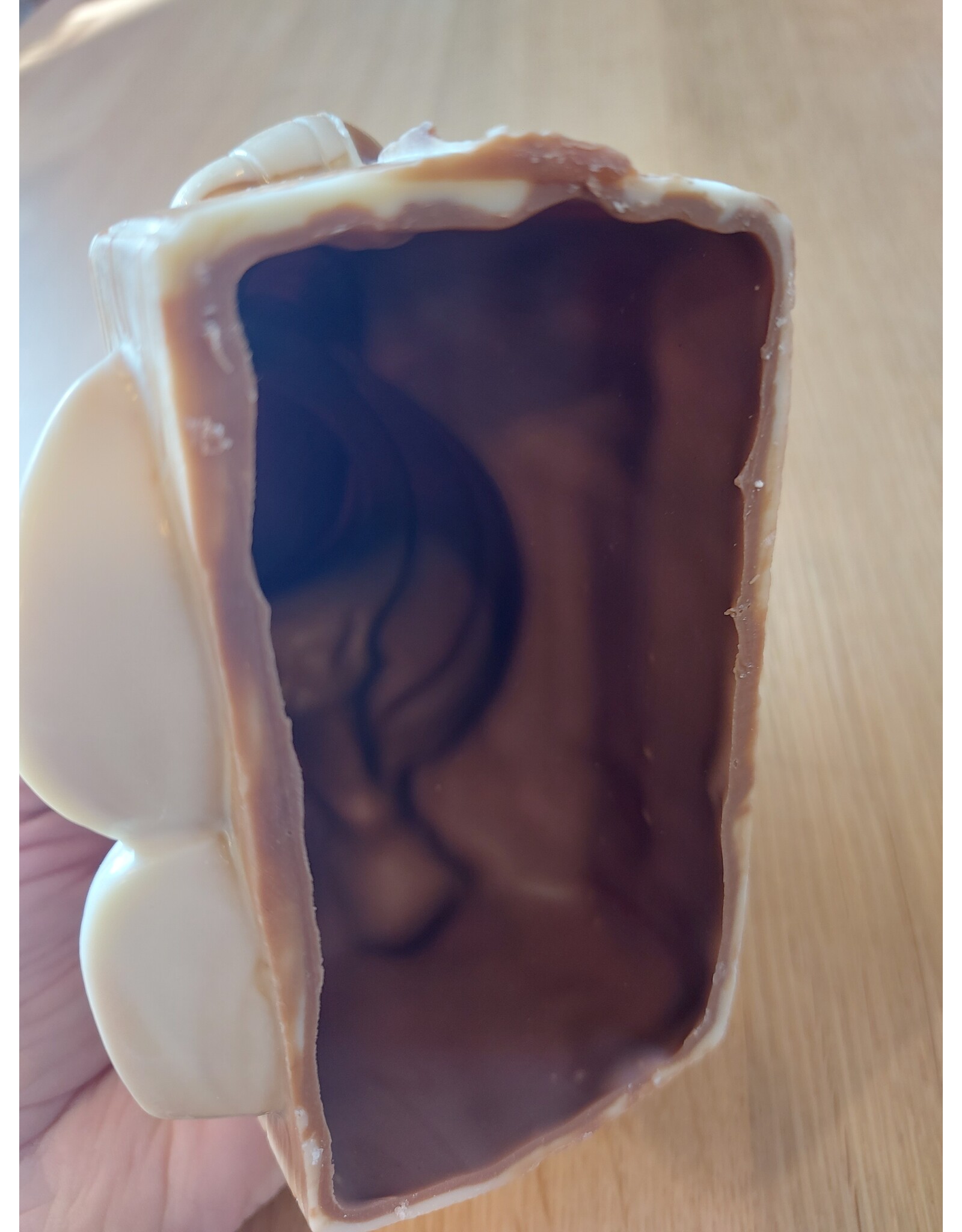 Piet in bad -  marbré melk chocolade 15 cm verpakt in mica met strik