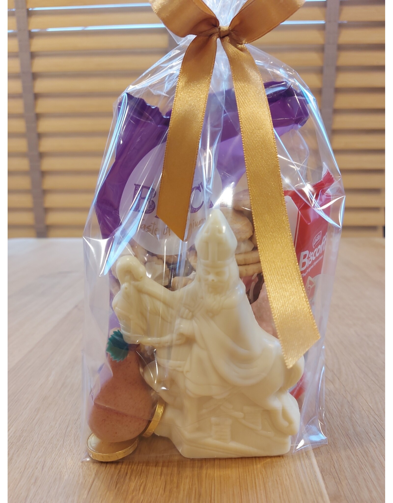 Sint te paard vergezeld door zo veel lekkers ...