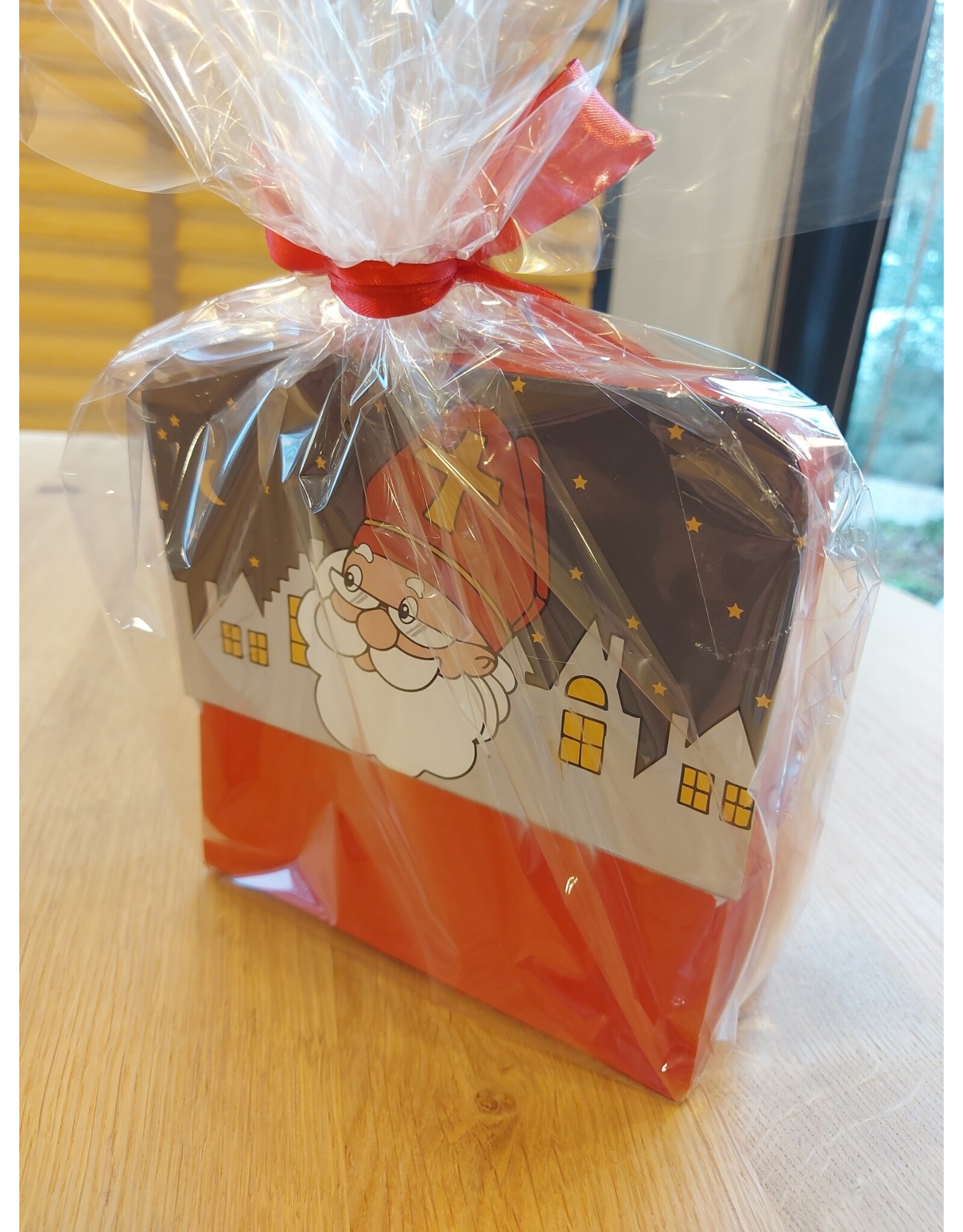Valiesje van de sint met chocolade, nic nac, marsepein, ...