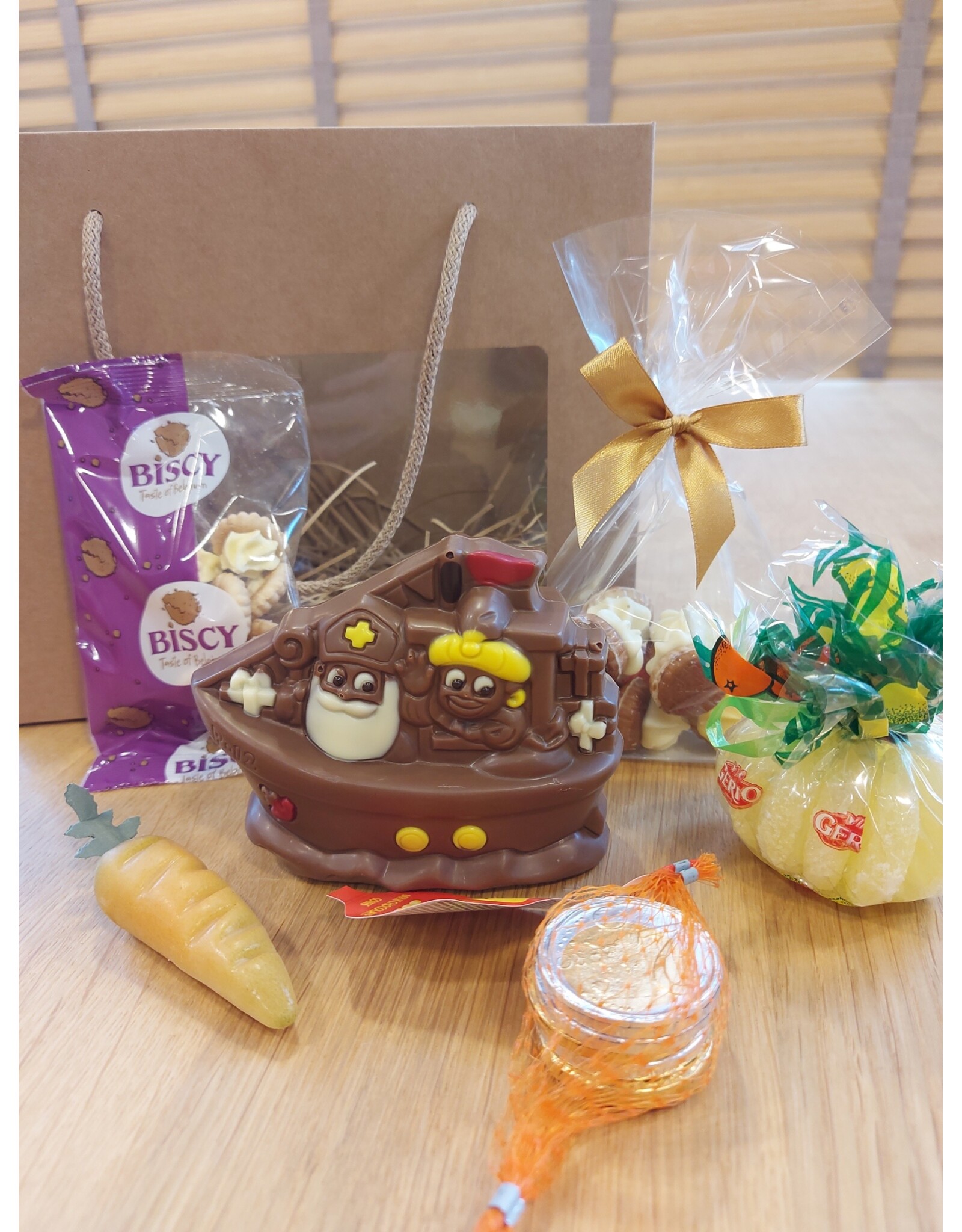 Draagtas van de sint , chocolade, marsepein,..