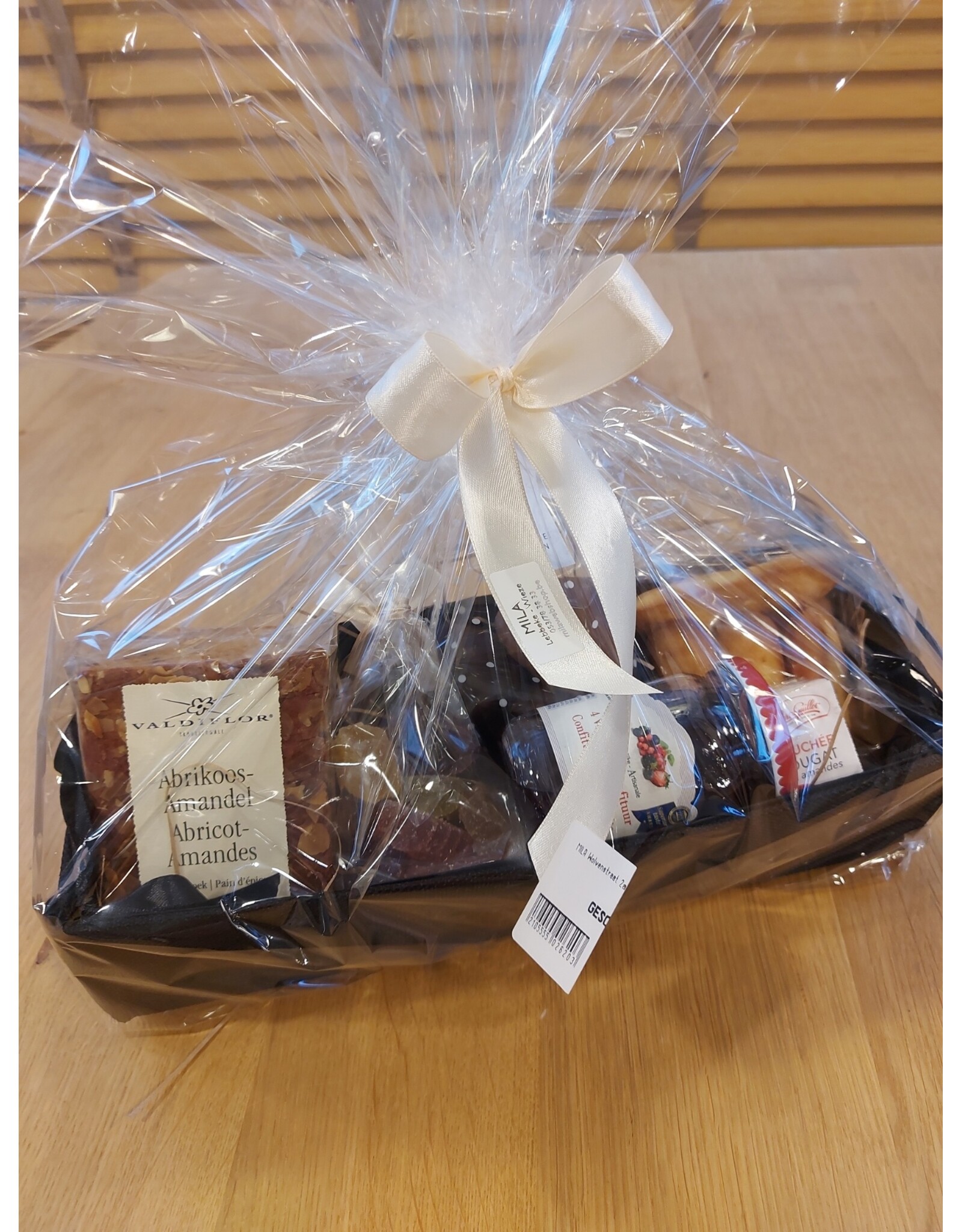 Geschenkenmand met zo veel zoet ! ......