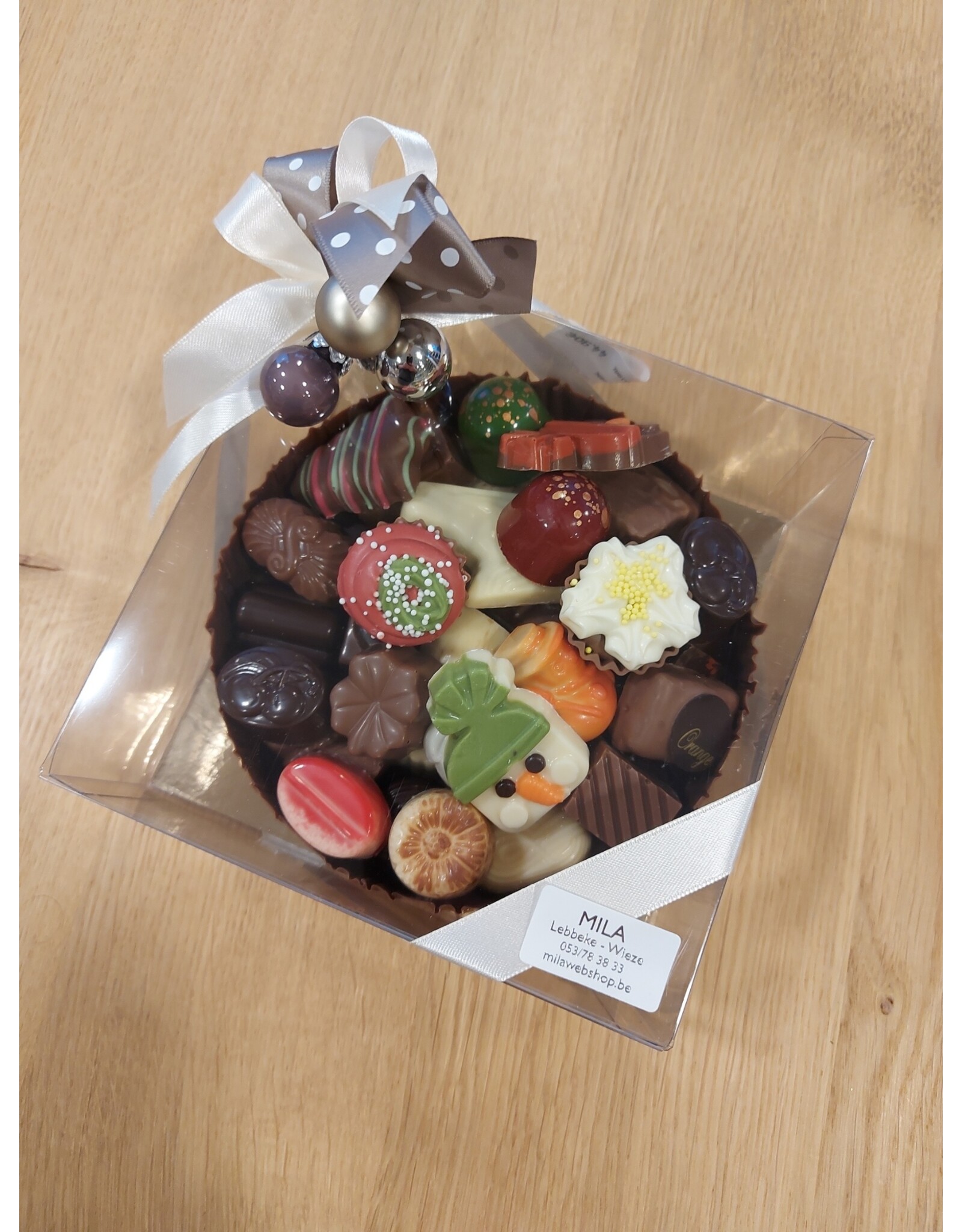 MILA Chocolade cup met  pralines volgens het seizoen - 640 gr
