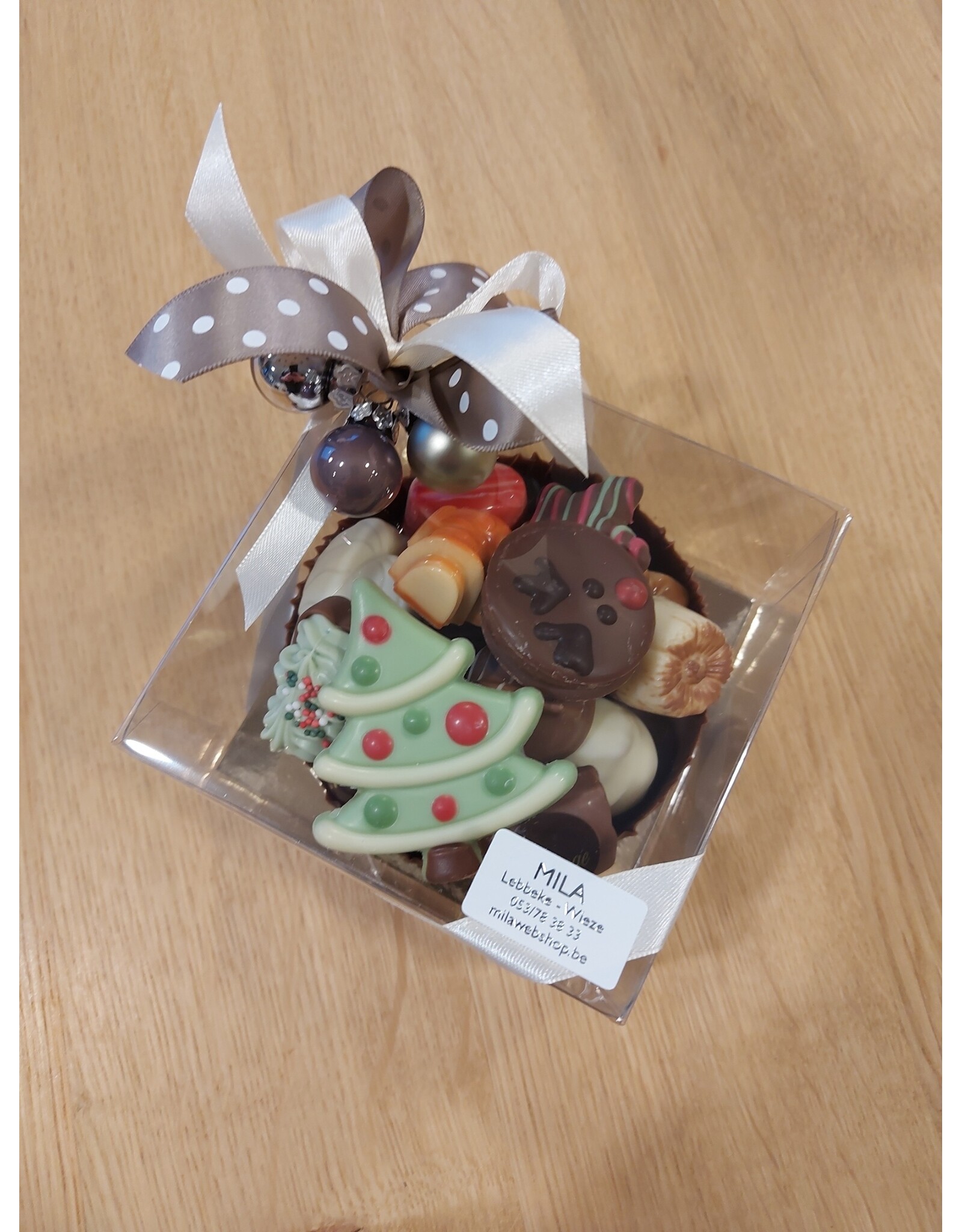 MILA Chocolade cup met klassieke pralines & seizoenpralines - 330 gr