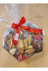 Valentijnsmand  met koekjes en  pralines