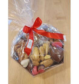 Valentijnsmand  met koekjes en  pralines