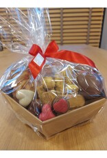 Valentijnsmand  met koekjes en  pralines