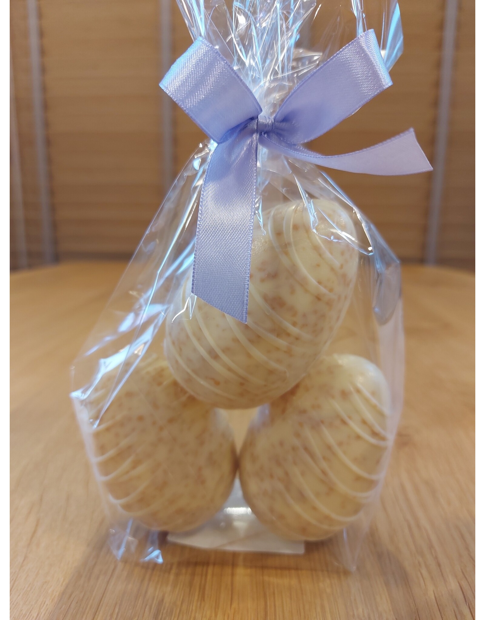 Eieren met stukjes hazelnoot of gezouten caramel- 3 stuks