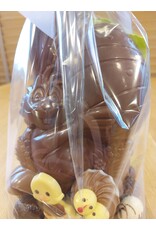 Paasgeschenk - haas met ei effen chocolade met eitjes en pralines
