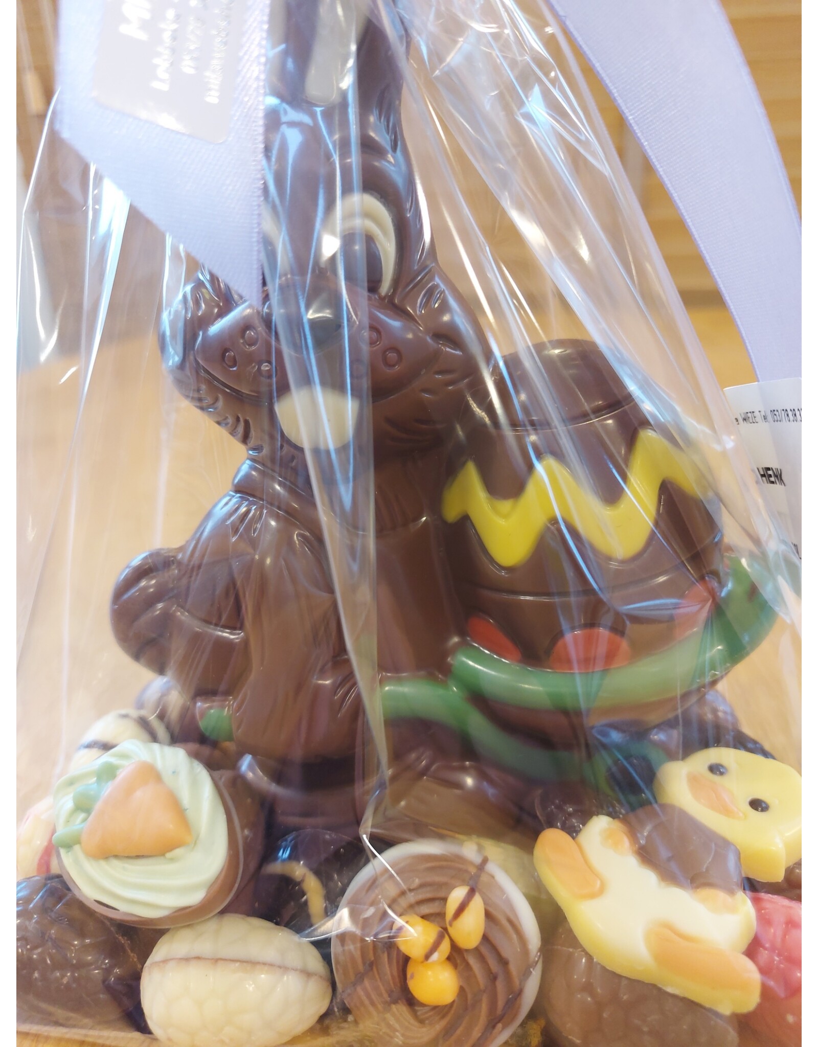 Paasgeschenk - Haas met kruiwagen Melk deco chcolade met eitjes en pralines