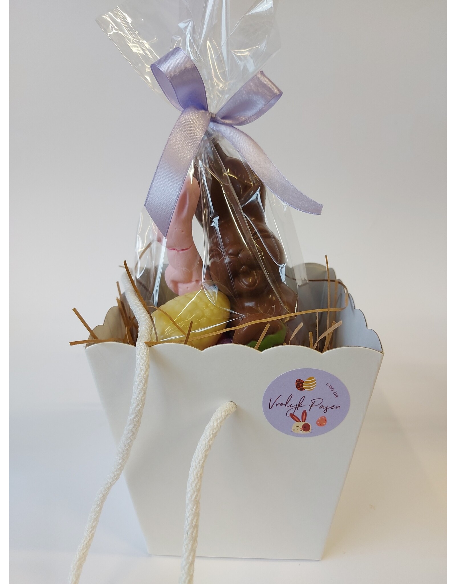 Paasgeschenk - draagmandje met haas en eitjes