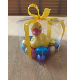 paasgeschenk - kermiseend en 170 gr eitjes assorti in een mica kubus