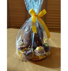 paasgeschenk - schildpadei 160 gr en paaspralines op schaaltje