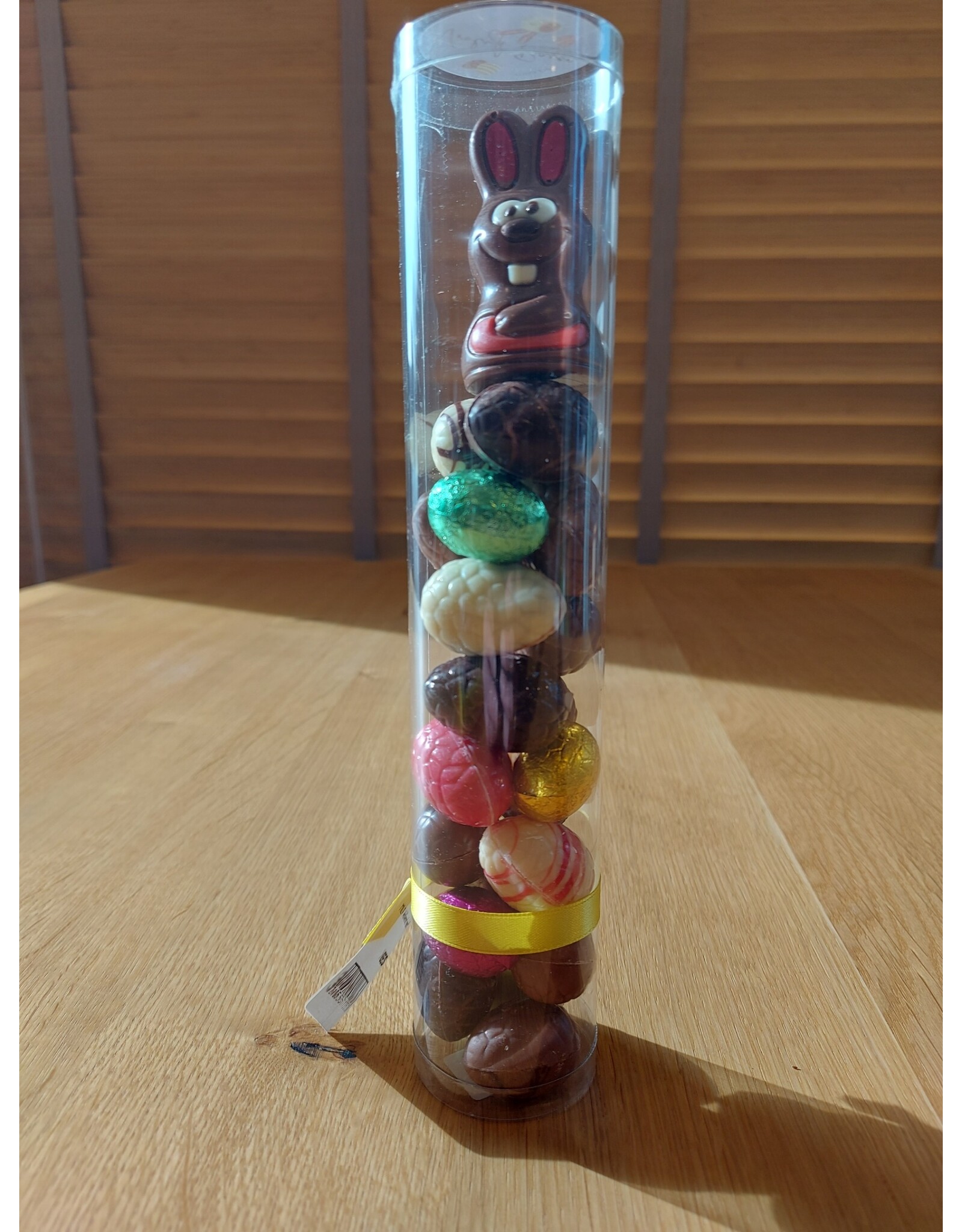 paasgeschenk - koker met assorti eitjes en leuk mini deco figuurtje