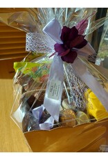 paasgeschenk - Grote craft mand met meer dan 1200 gr lekkers van de paashaas