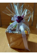 paasgeschenk - Grote craft mand met meer dan 1200 gr lekkers van de paashaas