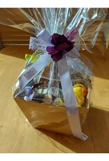 paasgeschenk - Grote craft mand met meer dan 1200 gr lekkers van de paashaas