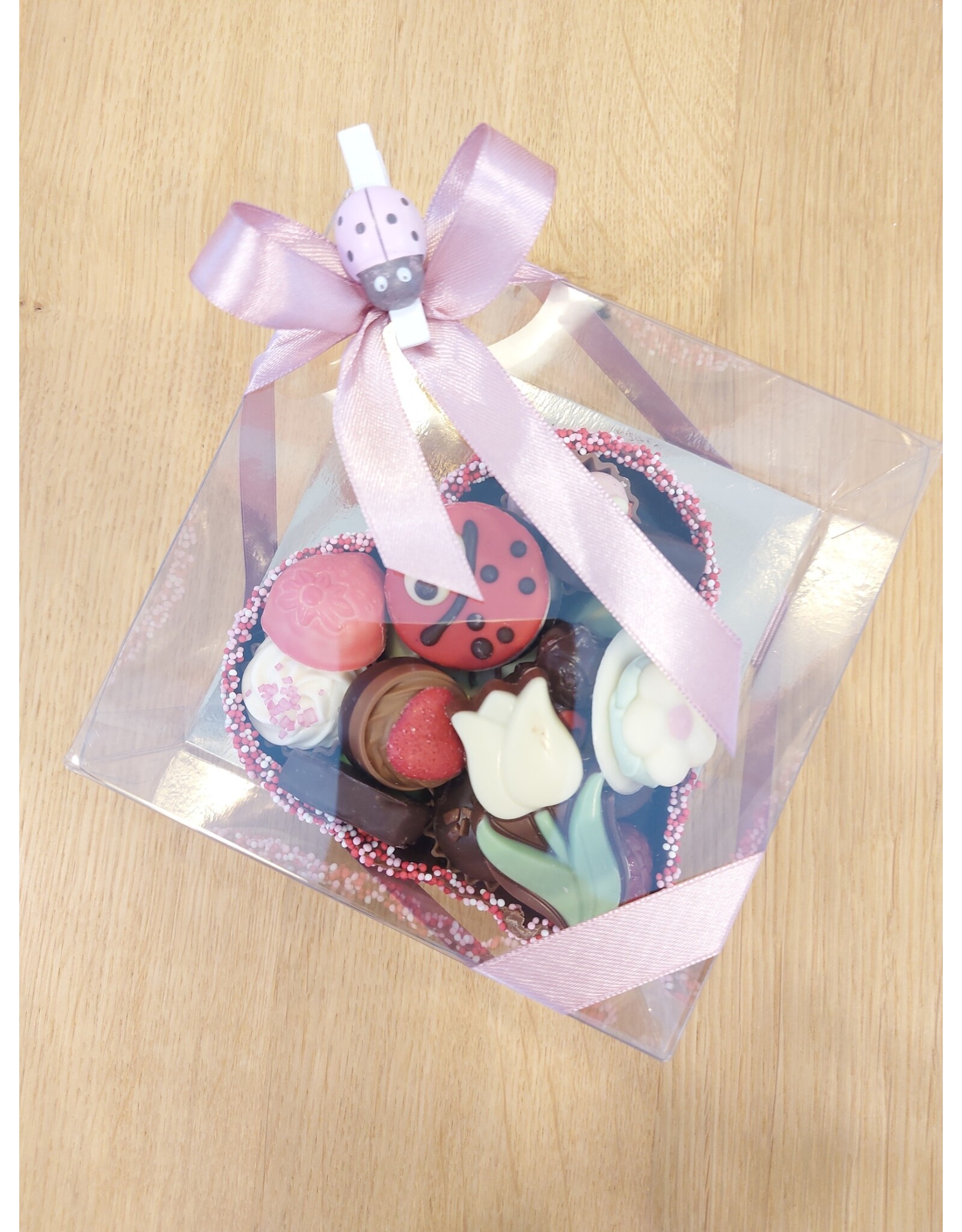 Chocolade cup gevuld met pralines