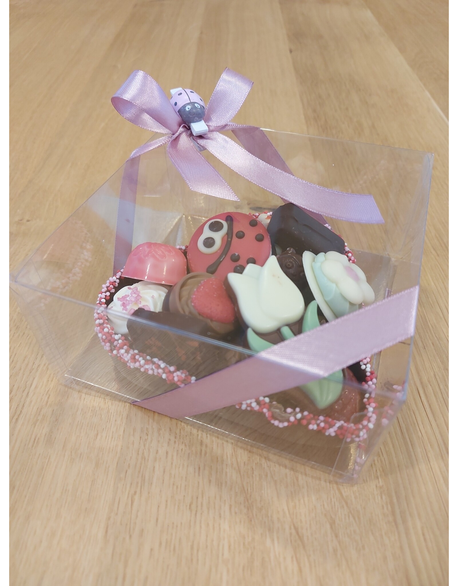 Chocolade cup gevuld met pralines