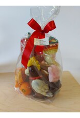 sint geschenk met chocolade papegaai , guimauve, marsepein, speculoos, ..