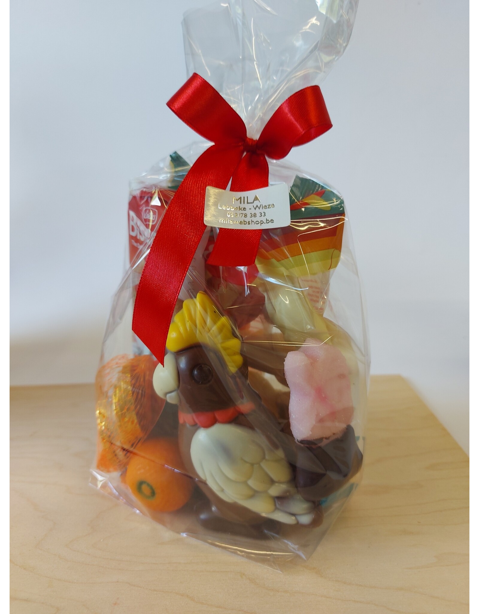 sint geschenk met chocolade papegaai , guimauve, marsepein, speculoos, ..