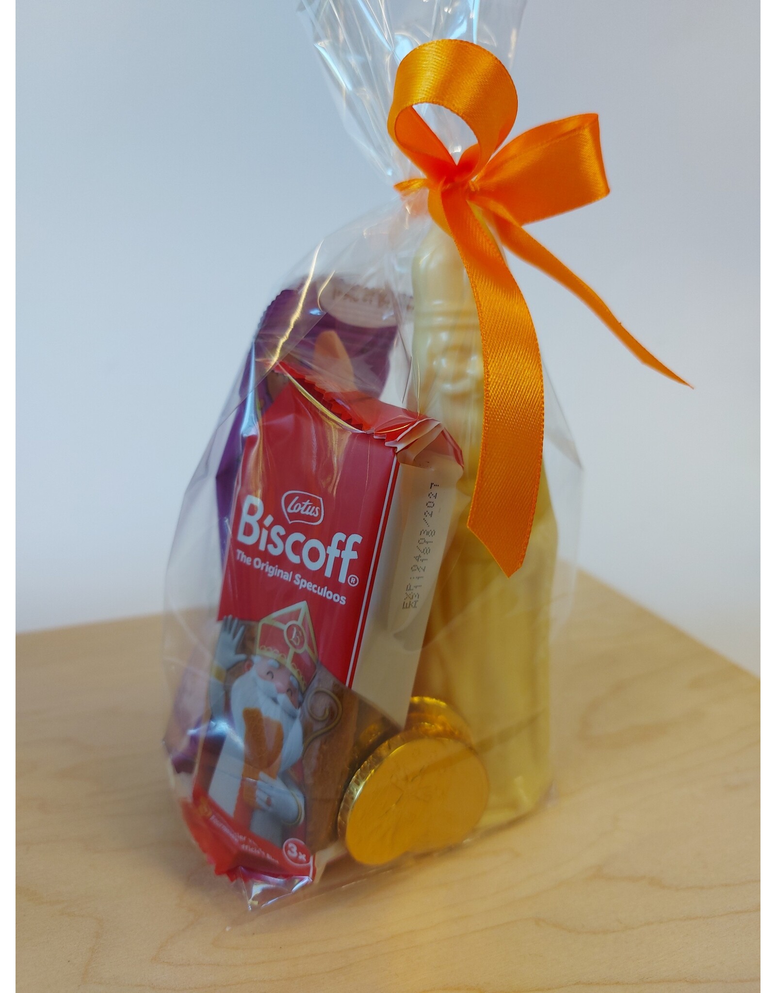 sint geschenk ; chocolade Sint 60 gr , speculoos, nic nac, ...
