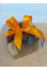 sint geschenk ; mica kubus 9/9/9 cm , zoo diertjes en piepfiguurtjes