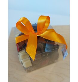 sint geschenk ; mica kubus 9/9/9 cm , zoo diertjes en piepfiguurtjes
