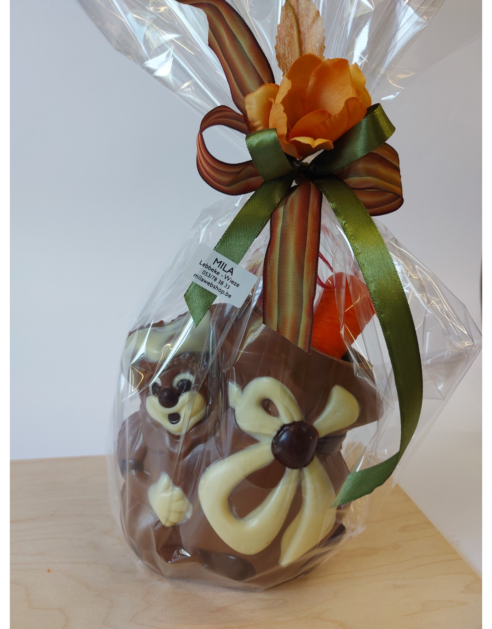 sint geschenk ; chocolade zak van piet gevuld met zoo , marsepein , ...