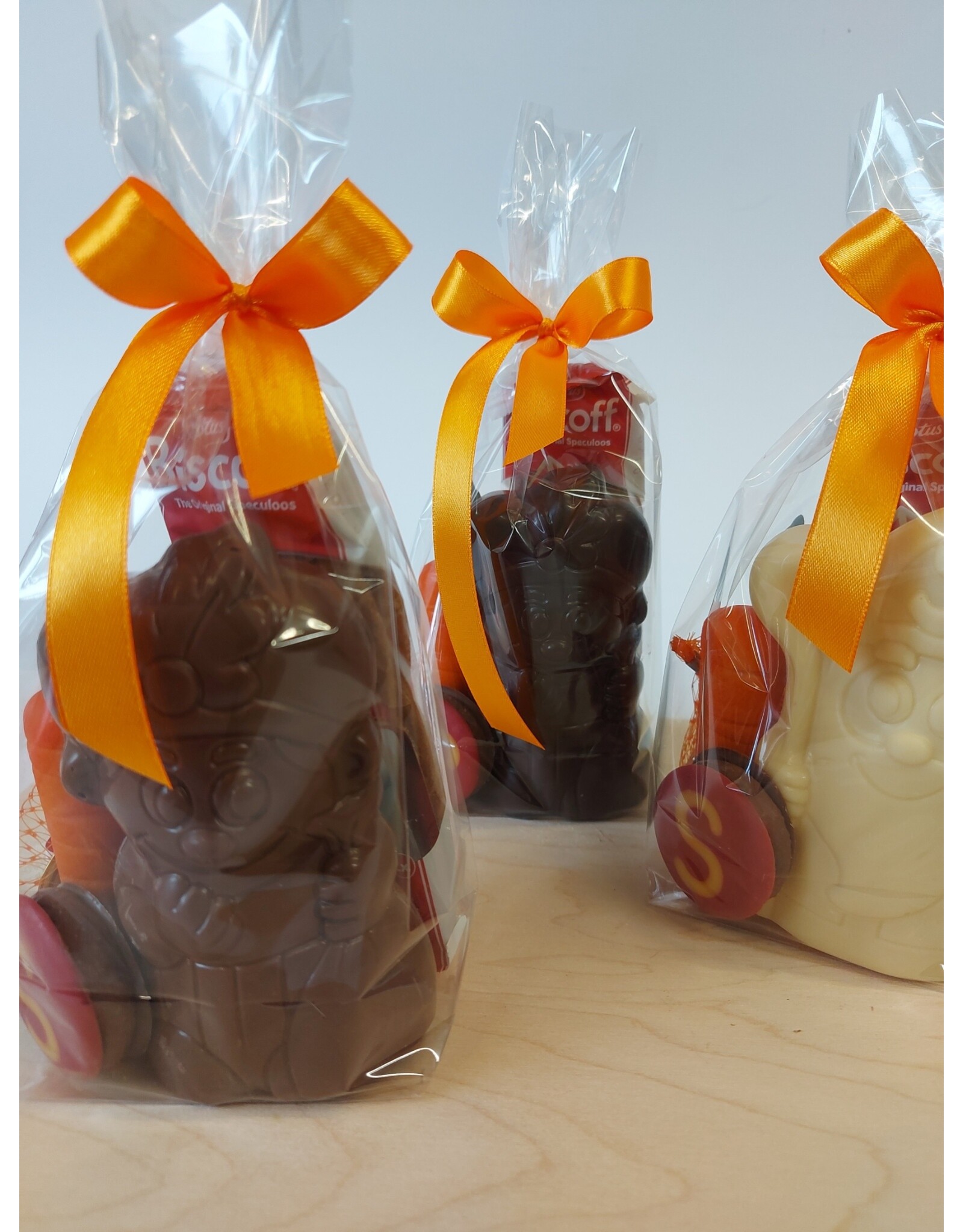 sint geschenk ; chocolade Sint of piet  80 gr , speculoos, marsepein, ..