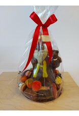 sint geschenk ; Sint met beertje met zoo diertjes en veel ander lekkers