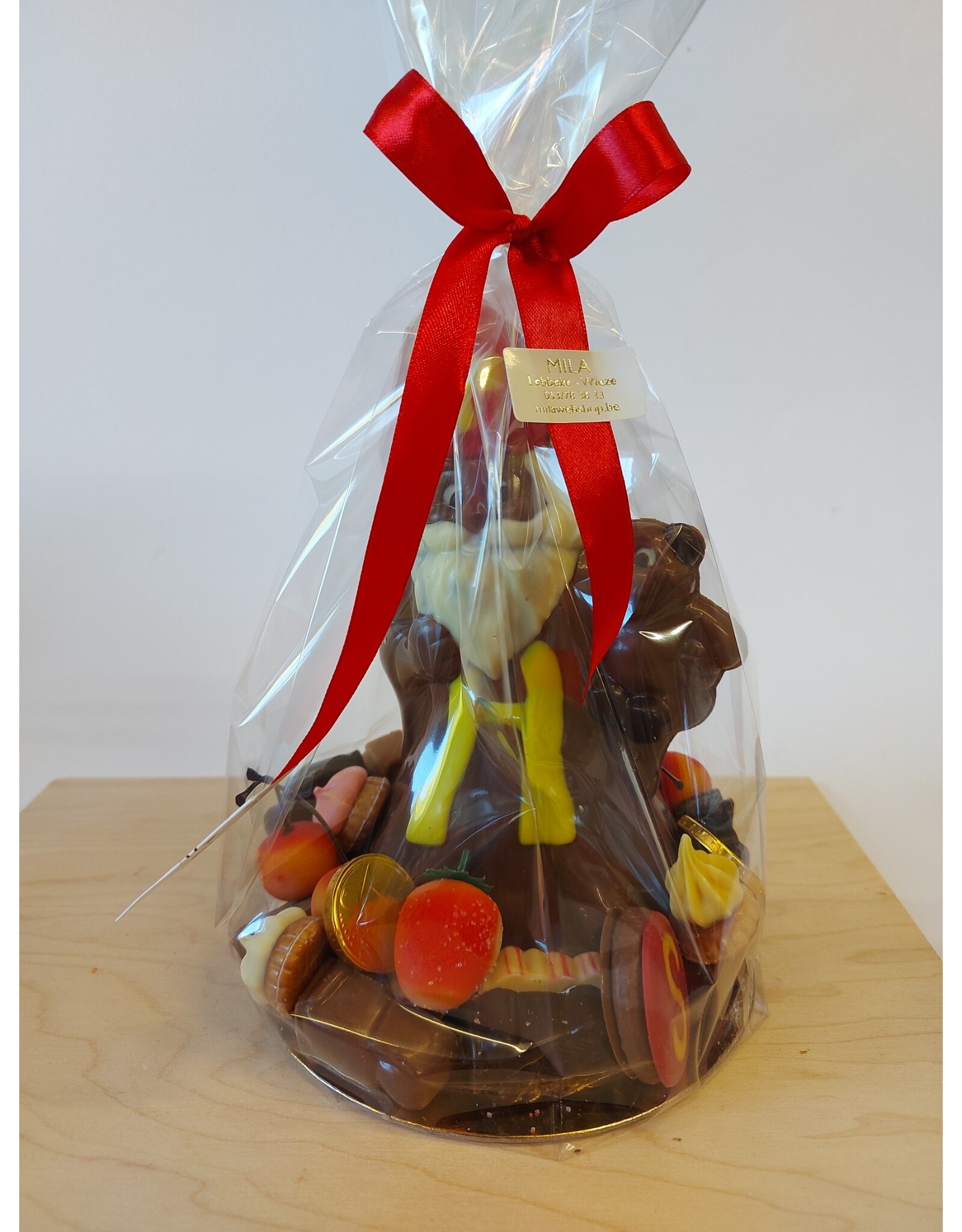sint geschenk ; Sint met beertje met zoo diertjes en veel ander lekkers