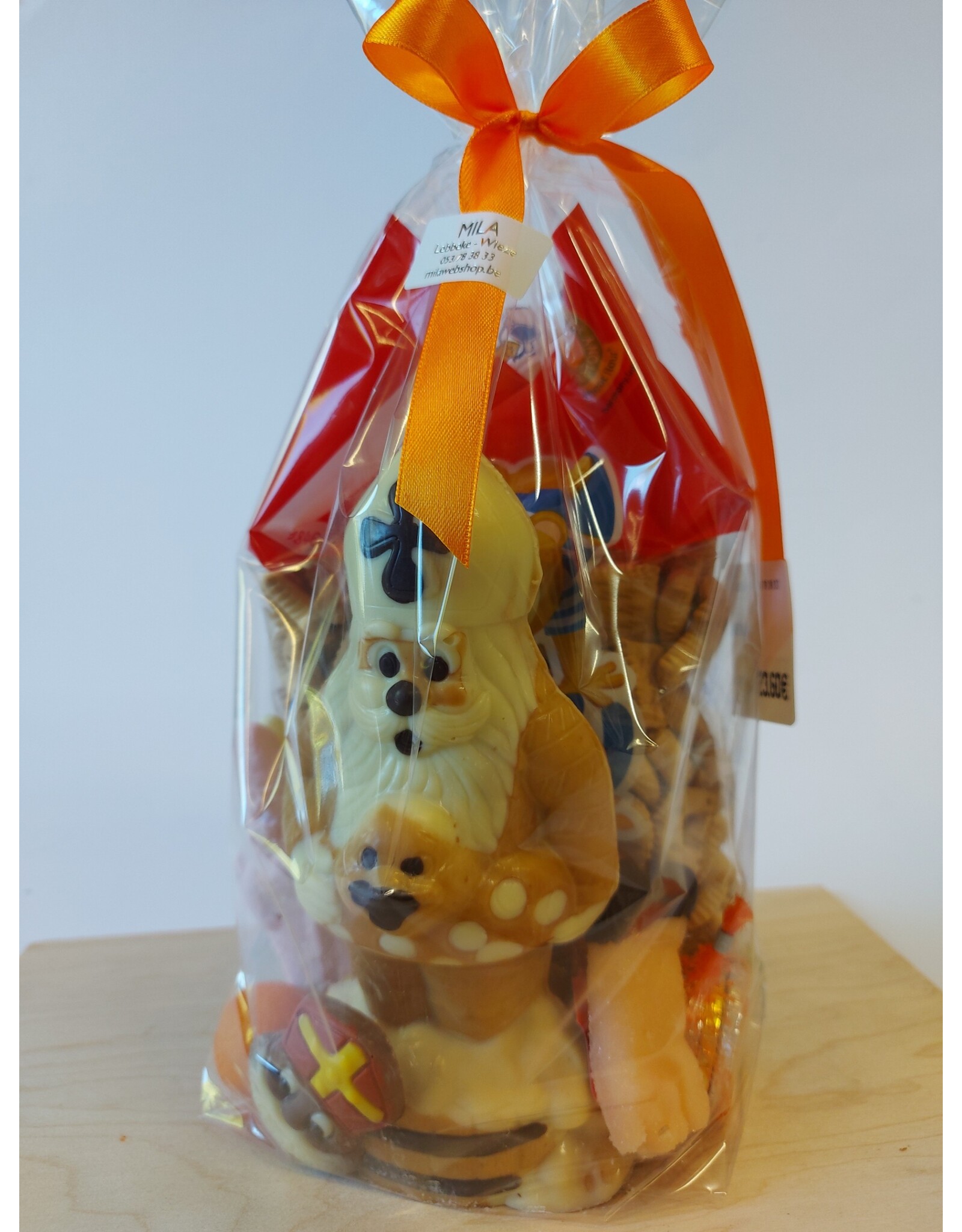 sint geschenk ; Sint met zwemband melk marbré - nic nac, gouden munten, suikergoed, ...